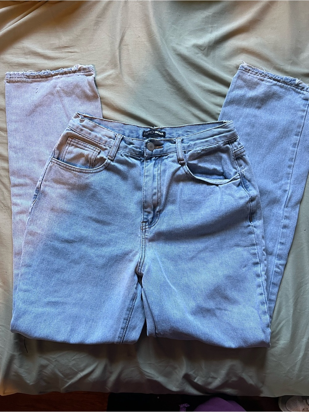 Women’s Fashion Nova Lightwashed baggy Jean